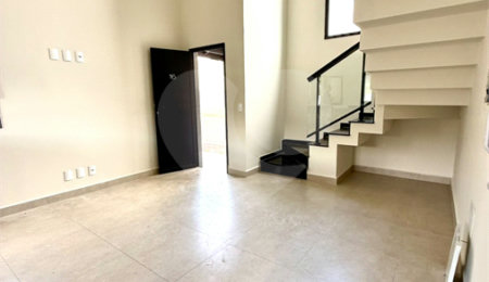 Casa à venda ou para alugar com 3 quartos, sendo 1 suíte,  no condomínio Residencial Marchant Buarque, Atibaia - SP