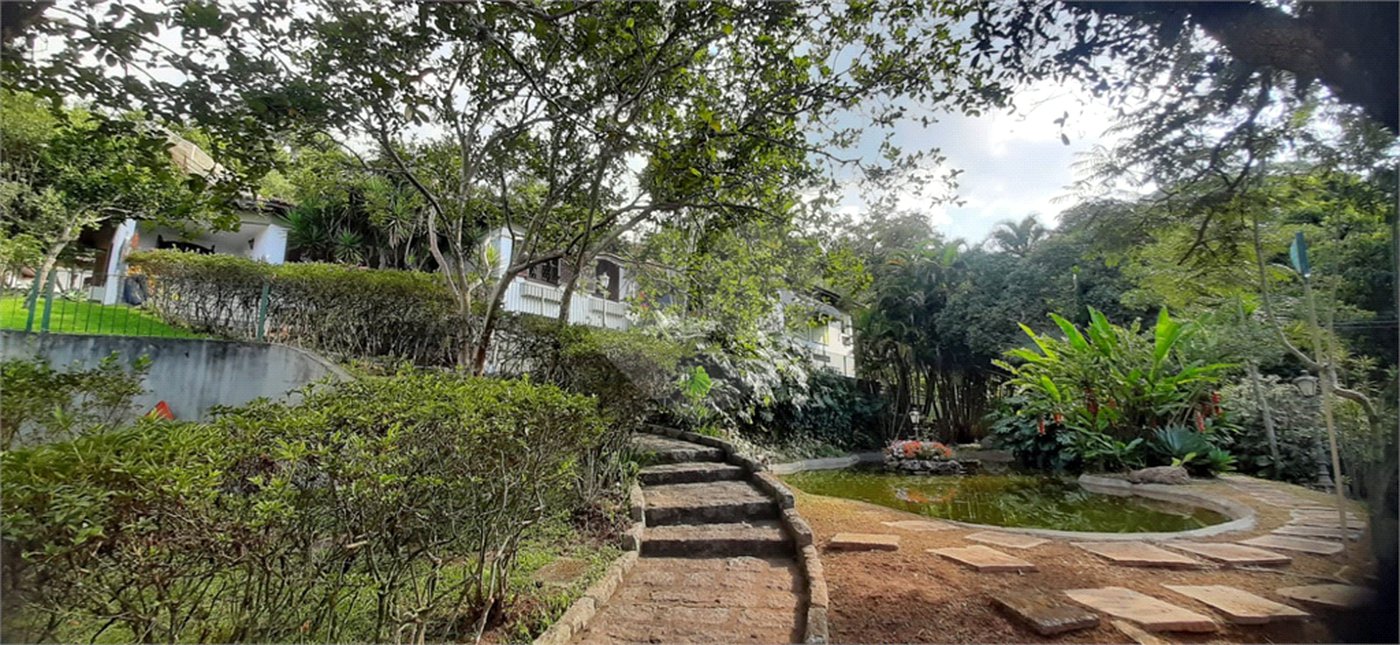 Casa à venda com 6 quartos, sendo 5 suítes, em Roseira, Mairiporã, SP