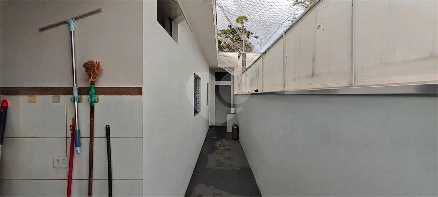 Casa Nova (Apenas 2 Anos) com Suíte: Conforto, Segurança e Localização Privilegiada!