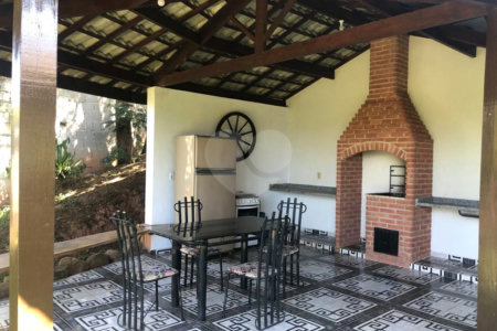 Sobrado à venda com 2 suítes no Centro, Bom Jesus dos Perdões, SP