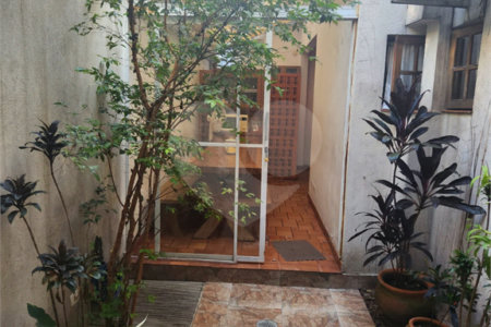 Sobrado à venda com 4 quartos, sendo 1 suíte, em Água Branca, São Paulo, SP