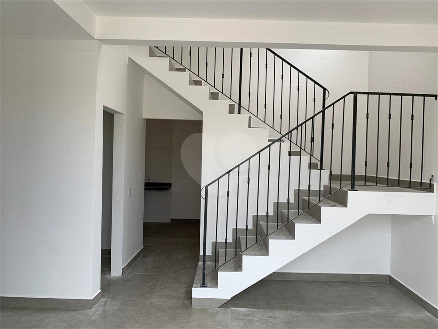 Casa à venda com 3 suítes no condomínio Residencial Celina, Atibaia - SP