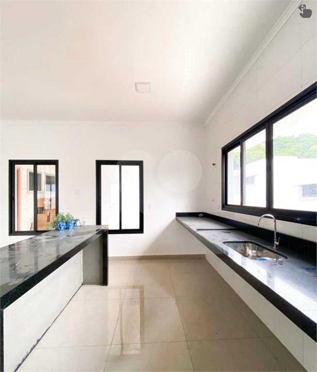Casa à venda com 2 quartos, sendo 1 suíte, no condomínio Residencial Beija Flor, Atibaia - SP