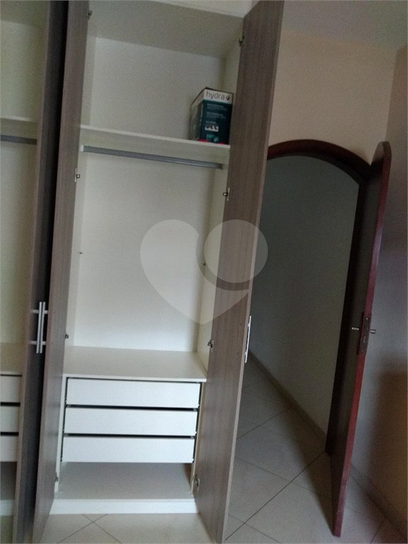 Sobrado à venda com 3 quartos, sendo 1 suíte,  em Residencial Rancho Grande, Itaquaquecetuba, SP