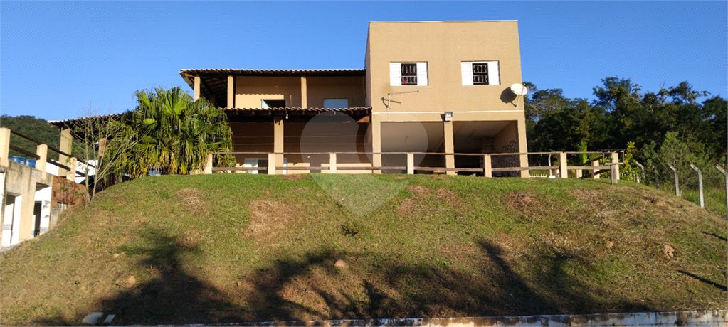 Chácara à venda com 3 quartos, sendo 1 suíte,  em Botujuru, Mogi das Cruzes, SP