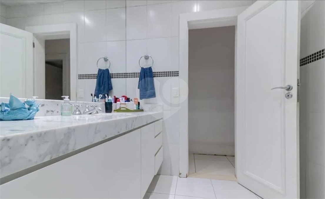 Apartamento à venda com 4 quartos, sendo 1 suíte,  em Copacabana, Rio de Janeiro, RJ