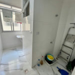 Apartamento 2 dormitórios com vaga de garagem lado praia na Enseada Guarujá