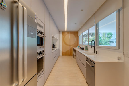 Casa à venda com 3 suítes no condomínio Residencial Canumã, São Paulo - SP