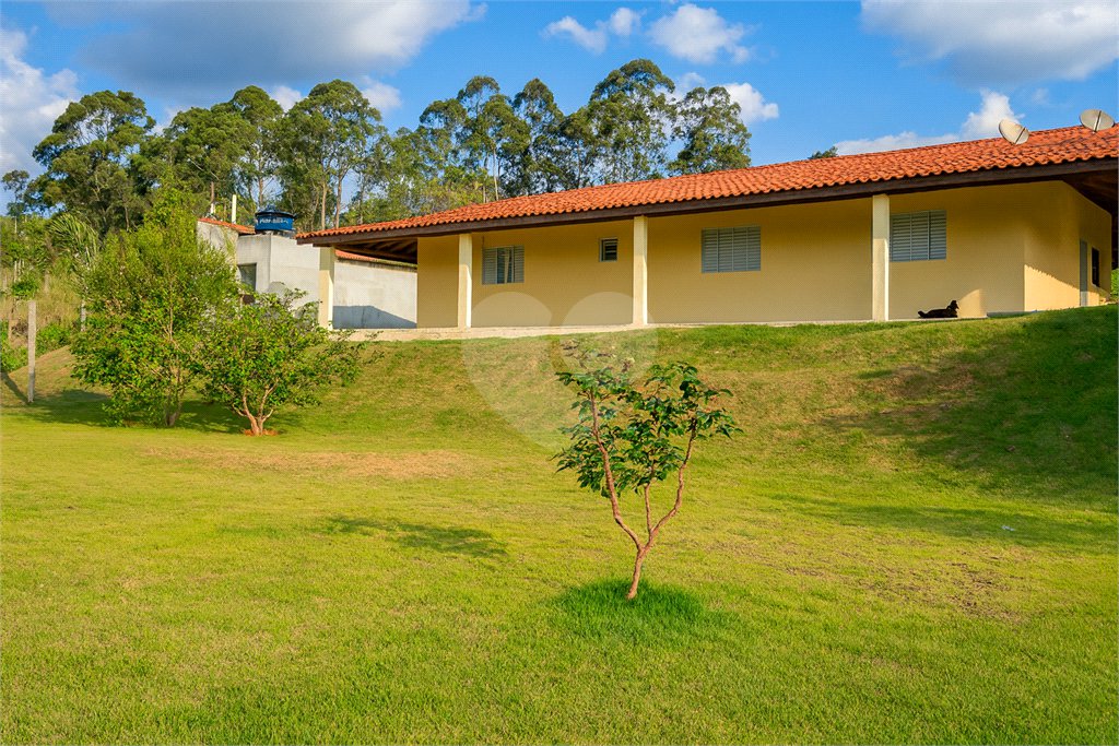 Chácara à venda com 3 quartos, sendo 1 suíte,  em Colinas Verdes, Mairinque, SP