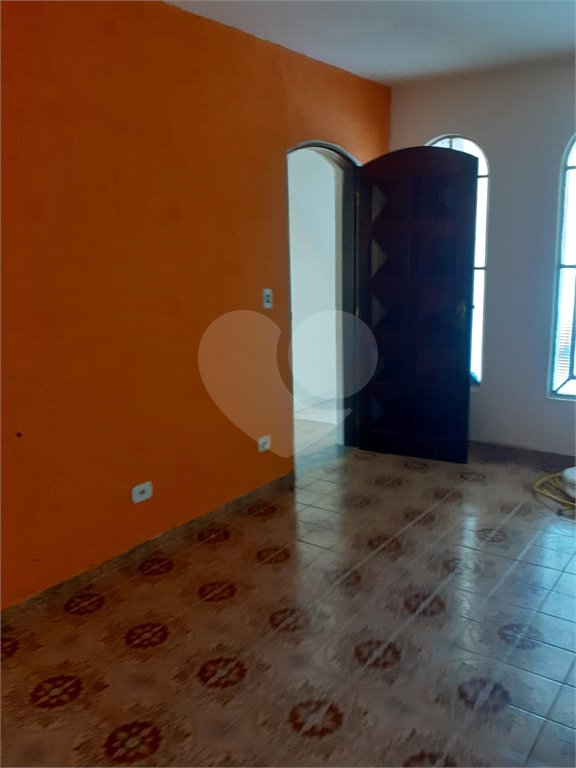 Sobrado à venda com 6 quartos, sendo 1 suíte,  em Jardim Las Vegas, Guarulhos, SP