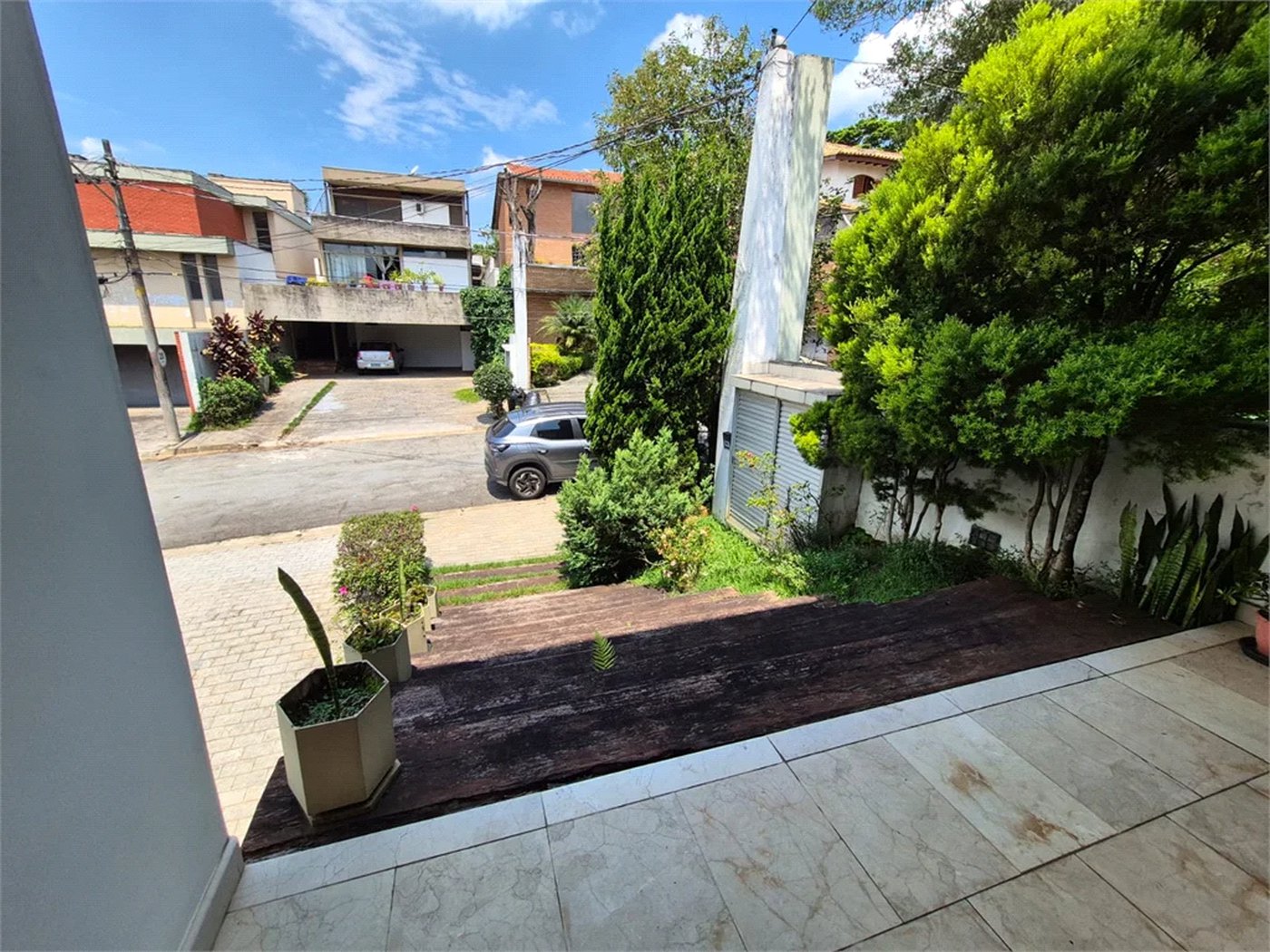 Casa de Vila à venda ou para alugar com 4 quartos, sendo 2 suítes, em Jardim Leonor, São Paulo, SP