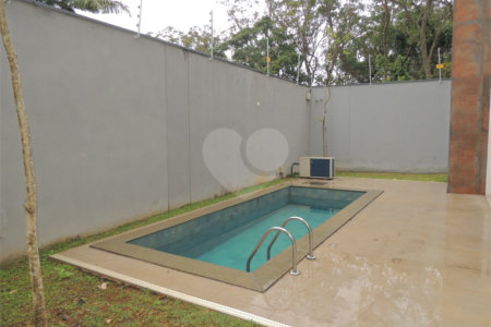 Casa à venda com 3 suítes no condomínio Jardim Flora, São Paulo - SP