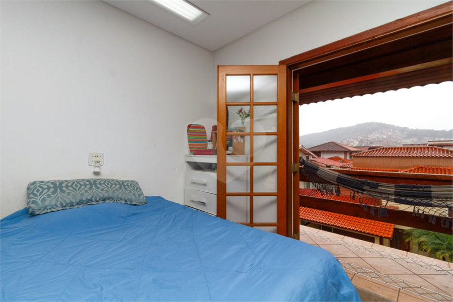 Casa à venda com 4 quartos, sendo 2 suítes, no condomínio Da Serra, São Paulo - SP