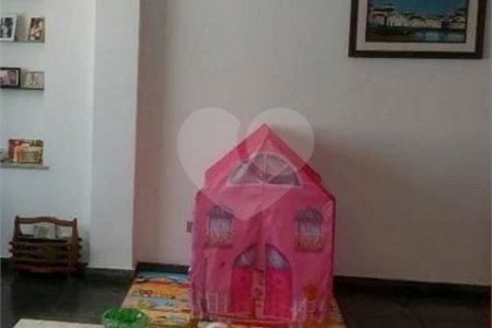 Casa à venda com 3 quartos, sendo 1 suíte, em Vila Mariana, São Paulo, SP