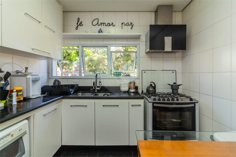 Casa à venda com 4 quartos, sendo 2 suítes, no condomínio Domus, São Paulo - SP