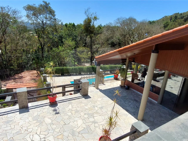Casa à venda com 3 quartos, sendo 2 suítes,  no condomínio Alpes de Caieiras, Caieiras - SP