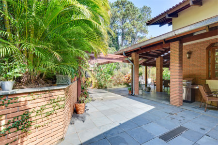 Casa à venda com 4 quartos, sendo 2 suítes, em Jardim Cordeiro, São Paulo, SP