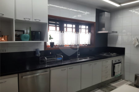 Casa à venda com 4 quartos, sendo 2 suítes,  no condomínio Estância Marambaia, Vinhedo - SP