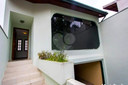 Casa com 360m² , 3 dormitórios , sendo 1 suíte , 4 vagas , disponível para venda ou locação , no centro de Santo André.