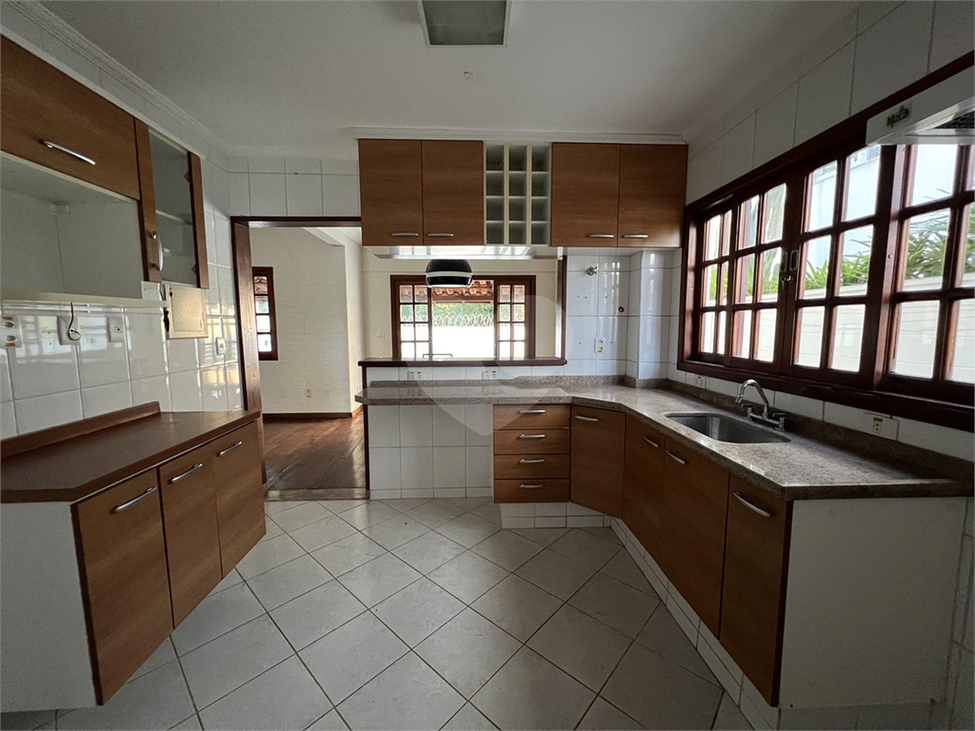 CASA COM 3 QUARTOS NO CONDOMÍNIO GRAND VILLE