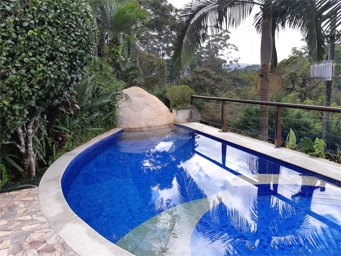 Casa à venda com 4 quartos, sendo 1 suíte, no condomínio Clube da Montanha, Atibaia - SP
