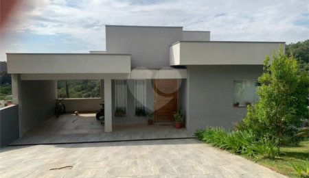 Casa à venda com 3 quartos, sendo 1 suíte,  no condomínio Residencial Ponderosa, São Roque - SP