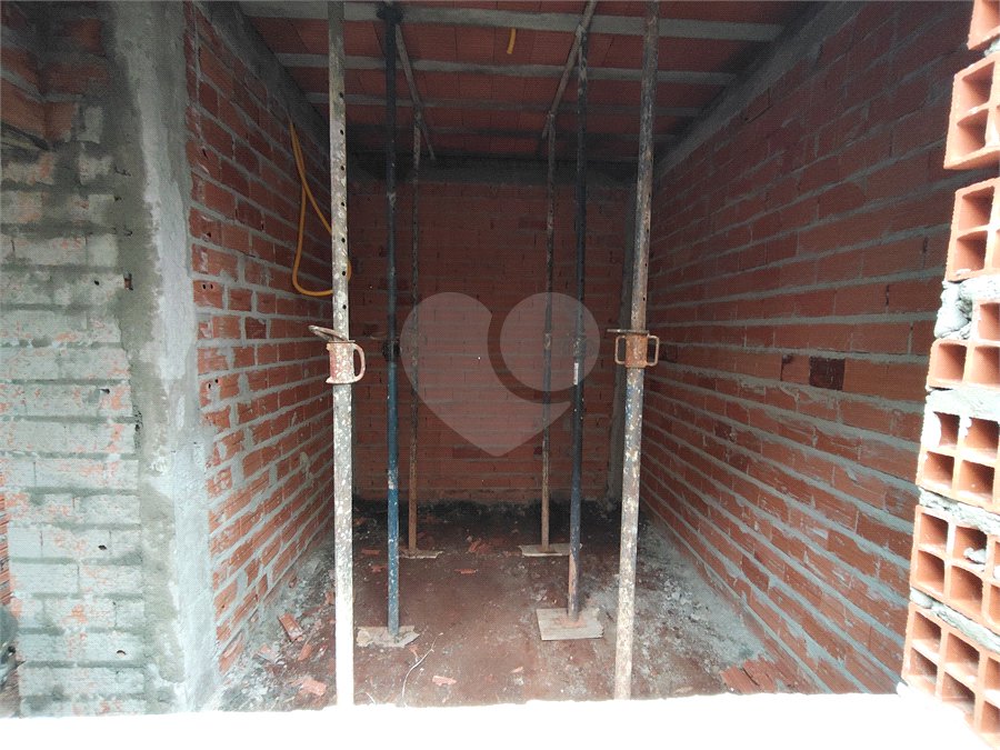 Casa à venda com 3 quartos, sendo 1 suíte, no condomínio Lago dos Ipês, Itapetininga - SP