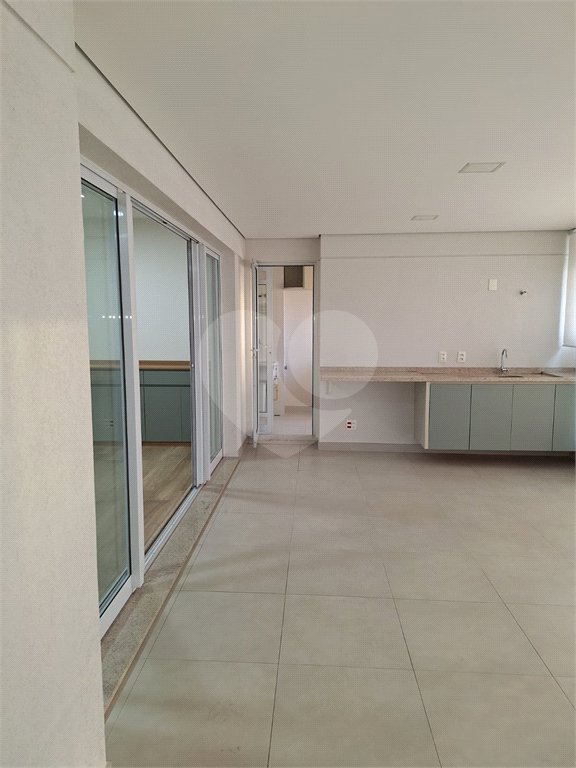 Apartamento à venda com 3 suítes em Vila Anastácio, São Paulo, SP