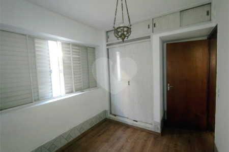 Casa à venda com 3 quartos, sendo 1 suíte, em Vila Vianelo, Jundiaí, SP