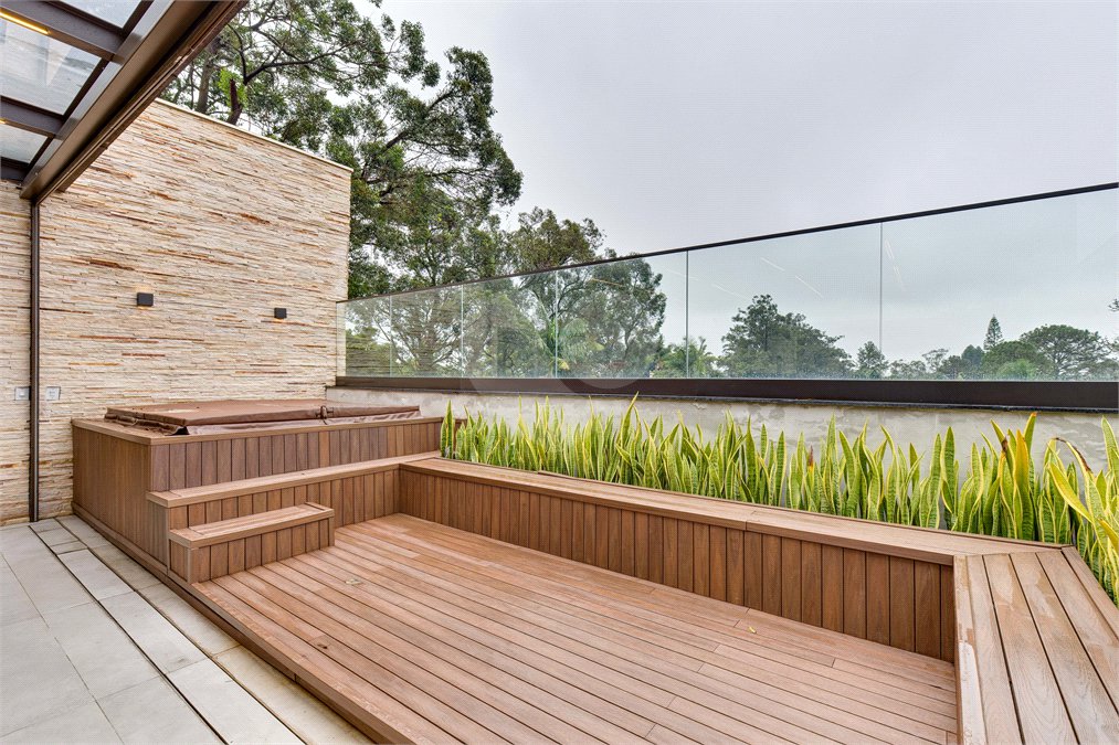 Casa à venda com 4 suítes no condomínio Jardim Flora, São Paulo - SP