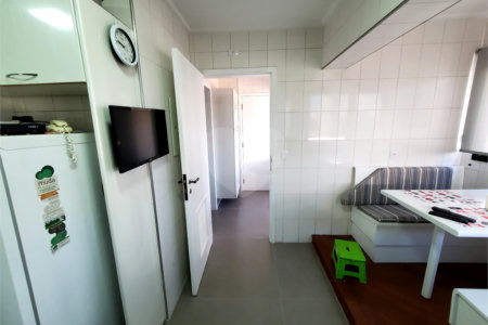 Apartamento à venda com 3 quartos, sendo 1 suíte,  em Santo Amaro, São Paulo, SP