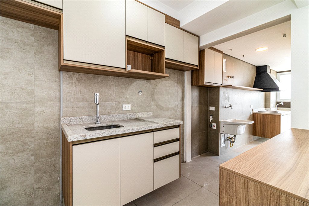 Apartamento à venda com 3 quartos, sendo 1 suíte,  em Vila Anastácio, São Paulo, SP
