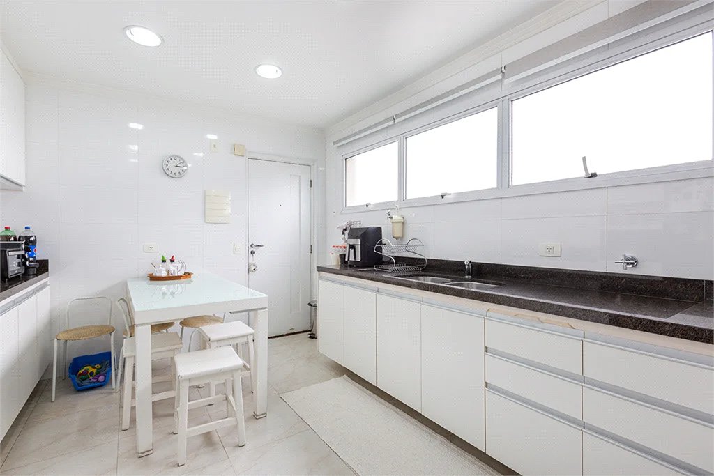 Apartamento à venda com 3 quartos, sendo 2 suítes, em Alto da Lapa, São Paulo, SP