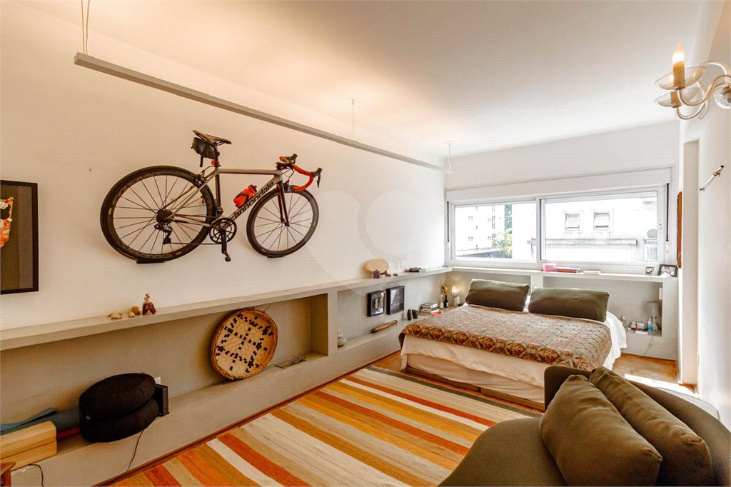 Apartamento à venda com 3 quartos, sendo 1 suíte, em Jardim Paulista, São Paulo, SP