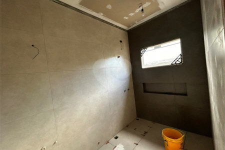 Casa à venda com 3 quartos, sendo 1 suíte,  no condomínio Lago dos Ipês, Itapetininga - SP