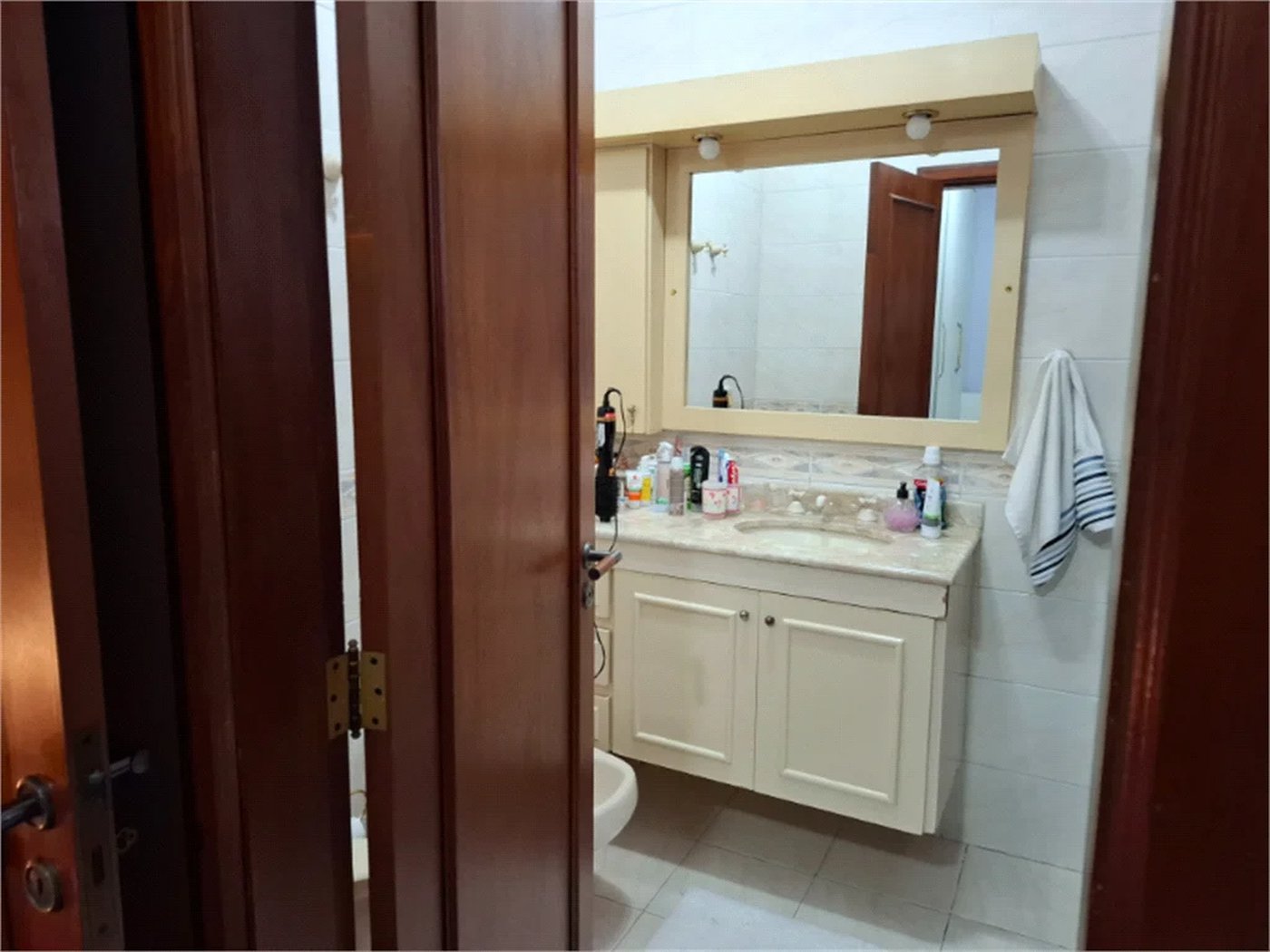 Sobrado à venda com 4 quartos, sendo 2 suítes, em Jardim Leonor, São Paulo, SP
