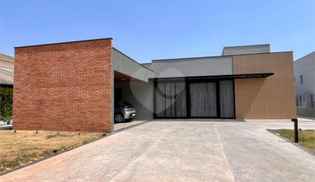 Casa à venda com 3 quartos, sendo 2 suítes,  no condomínio Terras de Mont Serrat, Salto - SP