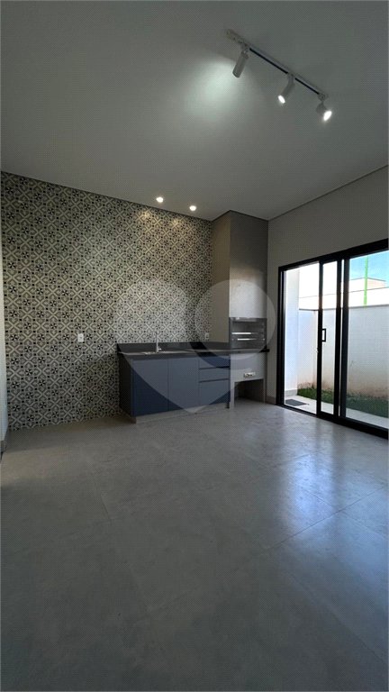 Casa à venda com 4 quartos, sendo 3 suítes, no condomínio Residencial Mont'alcino, Valinhos - SP