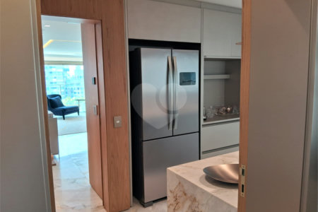 Apartamento à venda com 3 suítes em Moema, São Paulo, SP