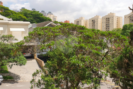 Casa à venda com 4 quartos, sendo 3 suítes,  no condomínio Vila das Flores, São Paulo - SP