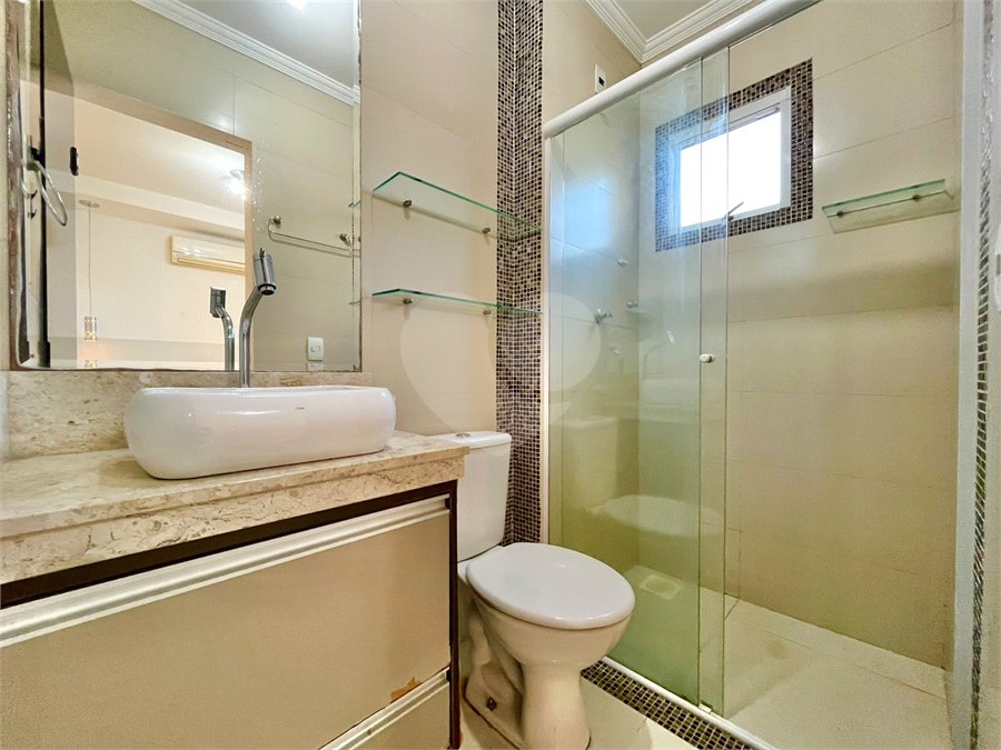 Casa à venda com 3 quartos, sendo 1 suíte, no condomínio Residencial Villa Flora, Votorantim - SP