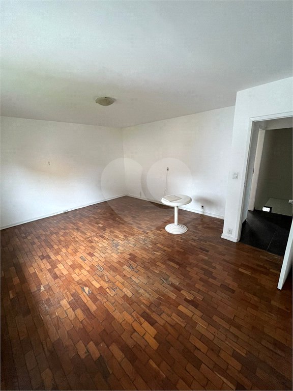 Sobrado à venda com 3 quartos em Vila Nivi, São Paulo, SP