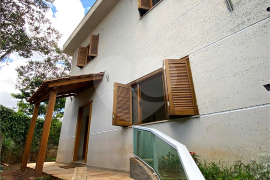 Sobrado à venda com 4 quartos, sendo 1 suíte, em Tremembé, São Paulo, SP
