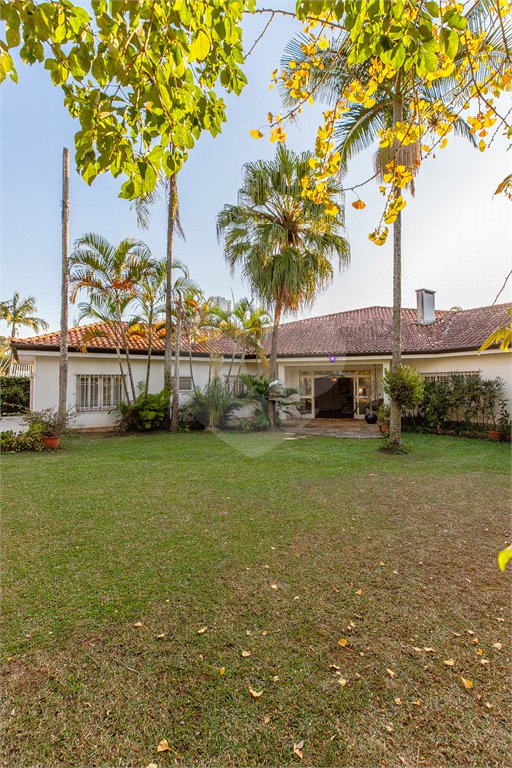 Casa Térrea à venda com 5 quartos, sendo 3 suítes, em Jardim Marajoara, São Paulo, SP