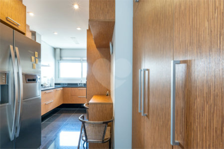 Apartamento à venda com 3 suítes em Vila Nova Conceição, São Paulo, SP