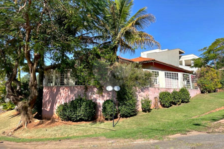 Casa à venda com 4 quartos, sendo 3 suítes,  no condomínio Terras de Santa Teresa, Itupeva - SP