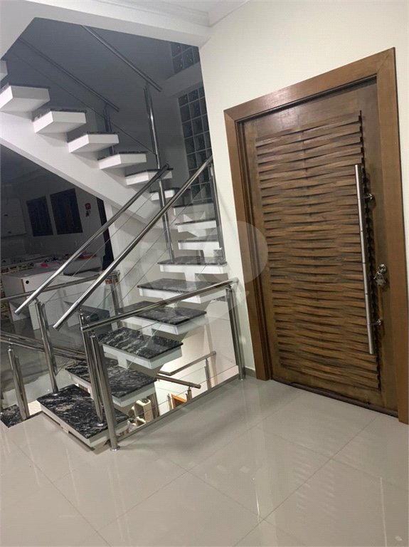 Sobrado à venda com 3 quartos, sendo 1 suíte, em Vila Irmãos Arnoni, São Paulo, SP