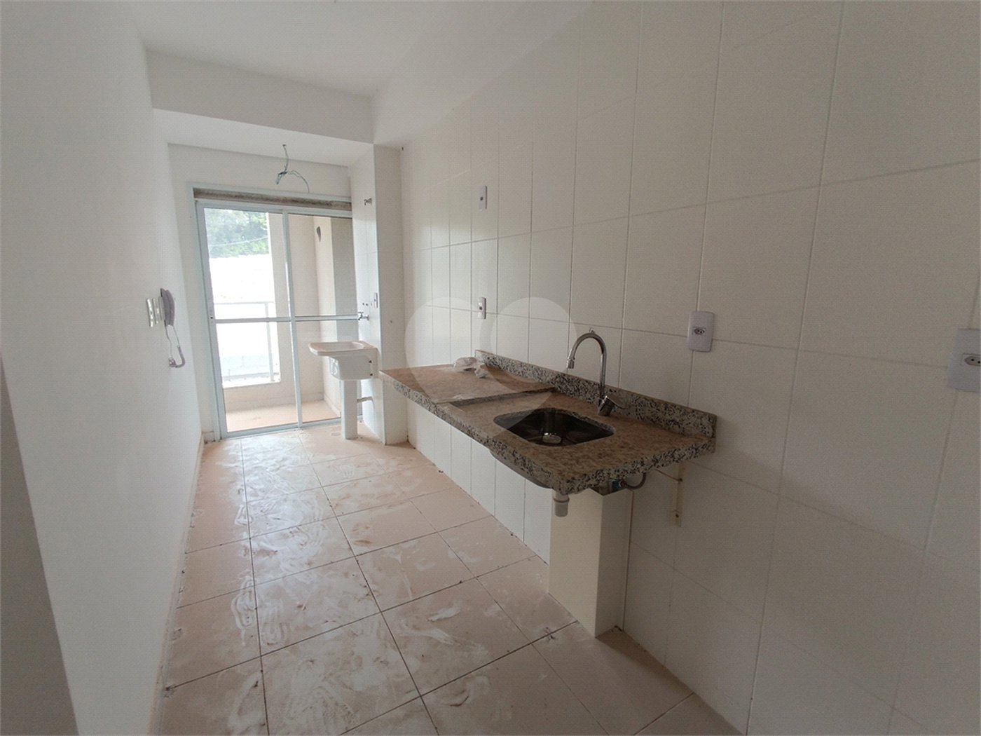 Apartamento à venda com 2 quartos, sendo 1 suíte, em Bairro do Cambará, São Roque, SP