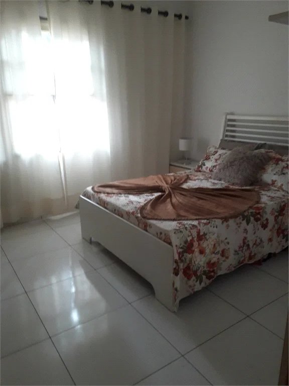 Casa Térrea à venda com 3 quartos em Jardim Nadir, São Paulo, SP