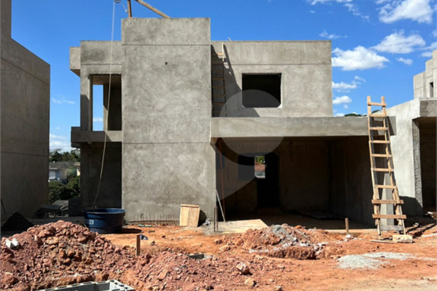 Casa à venda com 4 quartos, sendo 2 suítes, no condomínio Residencial Floresta, São Paulo - SP